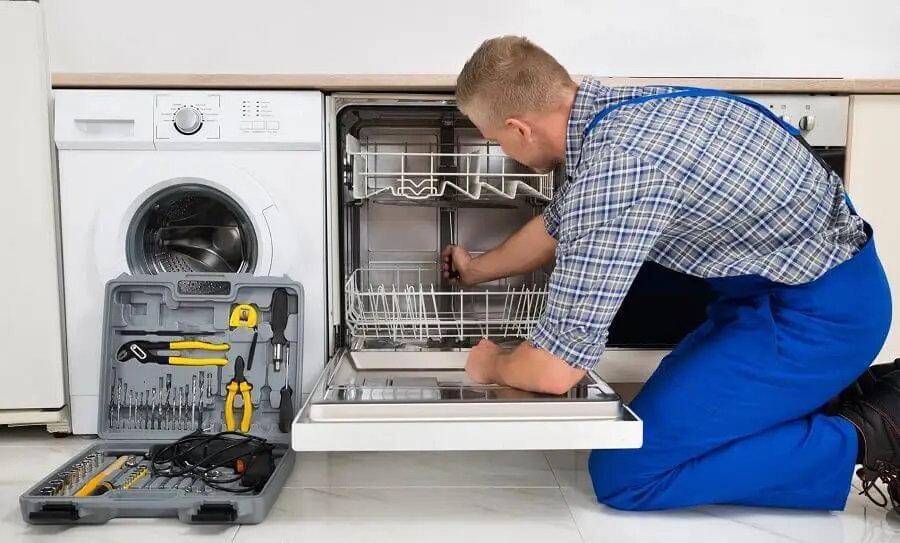 Akyurt Gorenje servisi teknisyen ekibi beyaz eşya tamiri yaparken